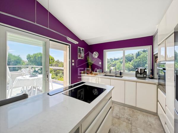 VILLA CONTEMPORAINE AU CALME ABSOLU A PIED DU COEUR DE MOUGINS