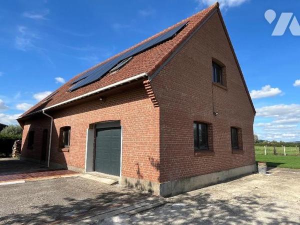 
Aux portes d'Hazebrouck, découvrez cette belle propriété implantée sur un terrain clos d'envi...