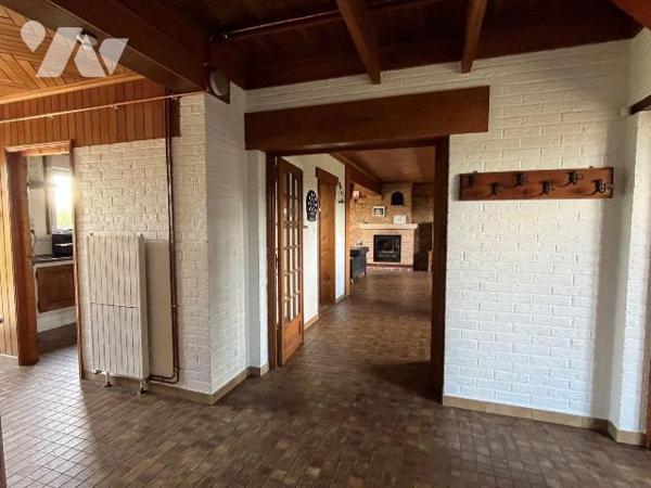 
Aux portes d'Hazebrouck, découvrez cette belle propriété implantée sur un terrain clos d'envi...