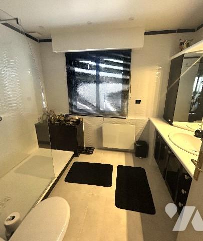 Magnifique appartement vendu en nue-propriété, au 2ème étage avec vue imprenable sur l'estuaire