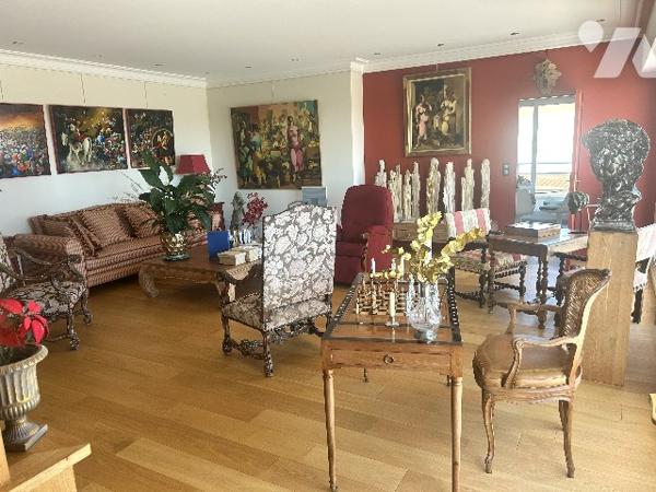 Magnifique appartement vendu en nue-propriété, au 2ème étage avec vue imprenable sur l'estuaire