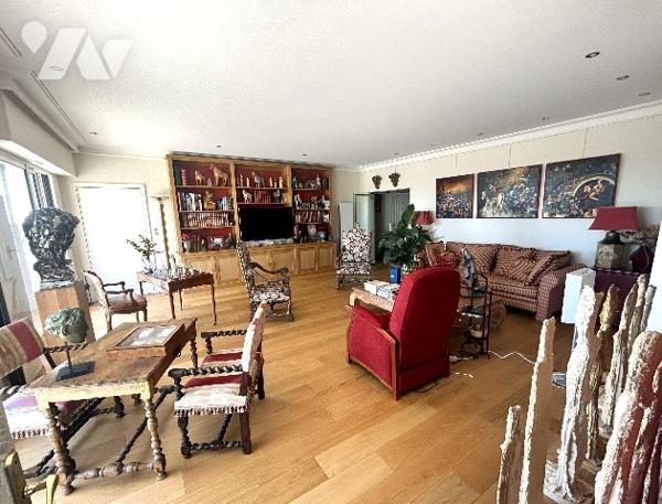 Magnifique appartement vendu en nue-propriété, au 2ème étage avec vue imprenable sur l'estuaire