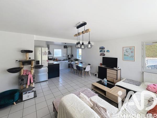 Maison à vendre 13 pièces 229 m² Saint-Julien-Chapteuil