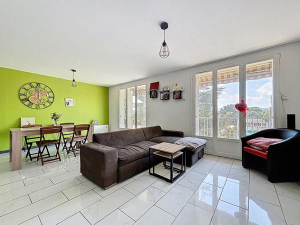 EXCLUSIVITE - APPARTEMENT T4 DE 75 M² AU 2EME ETAGE A 10 MINUTES A PIED DU CENTRE