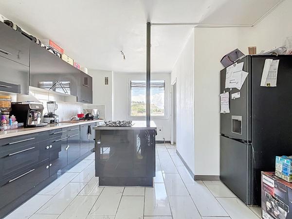 EXCLUSIVITE - APPARTEMENT T4 DE 75 M² AU 2EME ETAGE A 10 MINUTES A PIED DU CENTRE