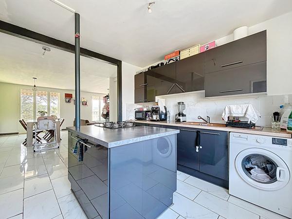 EXCLUSIVITE - APPARTEMENT T4 DE 75 M² AU 2EME ETAGE A 10 MINUTES A PIED DU CENTRE