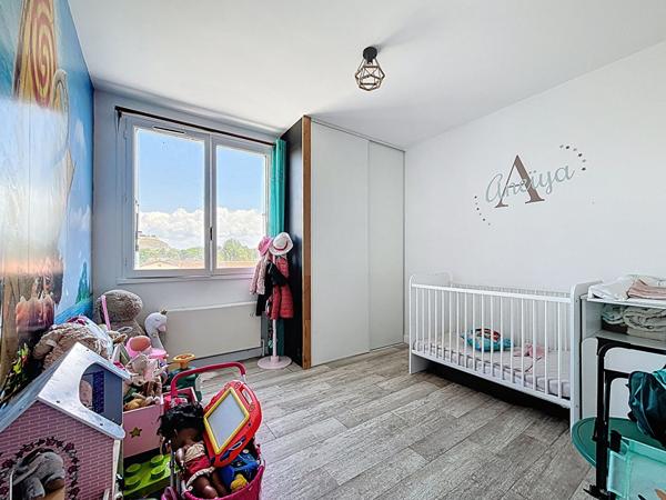 EXCLUSIVITE - APPARTEMENT T4 DE 75 M² AU 2EME ETAGE A 10 MINUTES A PIED DU CENTRE