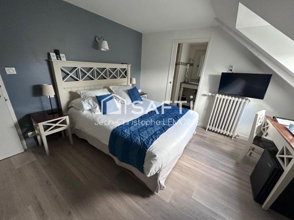 Hôtel   murs et fond  24 clefs crèperie et restaurant toqué