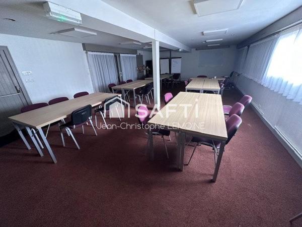 Hôtel   murs et fond  24 clefs crèperie et restaurant toqué