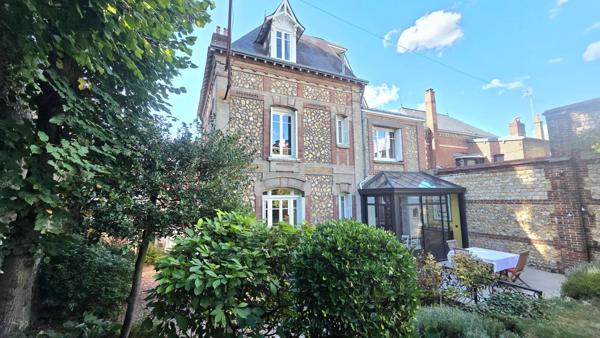 DEMEURE ROUEN GARE  220 M2 ET DEPENDANCE DE 70 M2