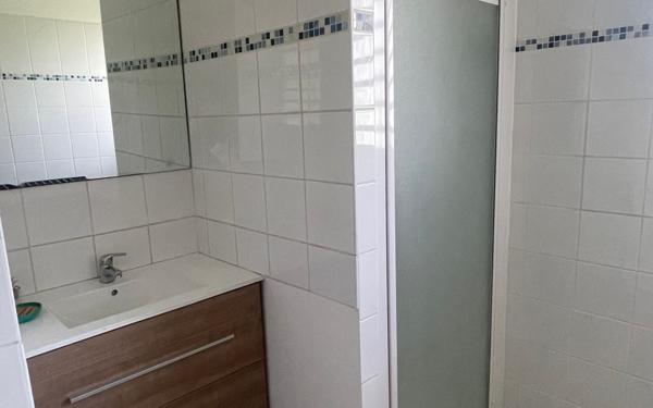 Appartement à louer    2 pièces •  Les Abymes