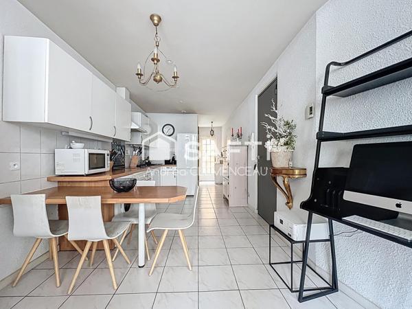 À VENDRE - Appartement T3 avec cours privative couverte