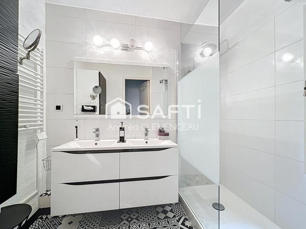 À VENDRE - Appartement T3 avec cours privative couverte