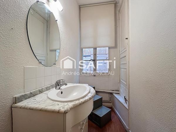 À VENDRE - Appartement T3 avec cours privative couverte