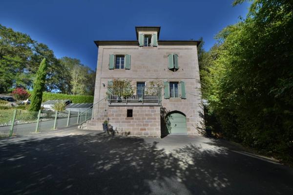 Location                                                      Maison
                        
                     5 pièces                      120 m2                     à Brive-la-Gaillarde