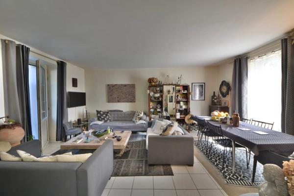 Location                                                      Maison
                        
                     5 pièces                      120 m2                     à Brive-la-Gaillarde