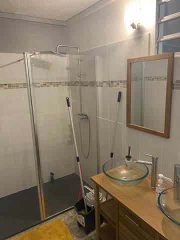 Sainte-Rose (97115) 2 pièces climatisé dans Le bourg de Sainte Rose