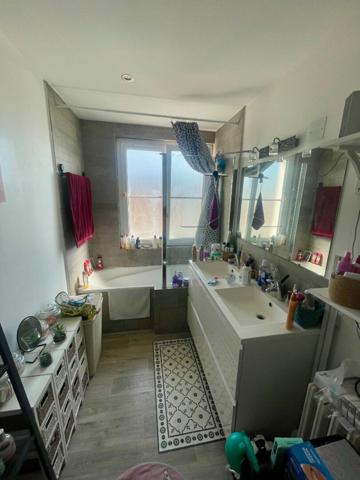 A VENDRE LA ROCHELLE APPARTEMENT 3 PIÈCES 65 m2 AVEC BALCON