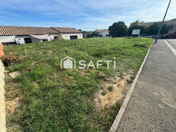 Terrain constructible d'une surface de : 371 m²