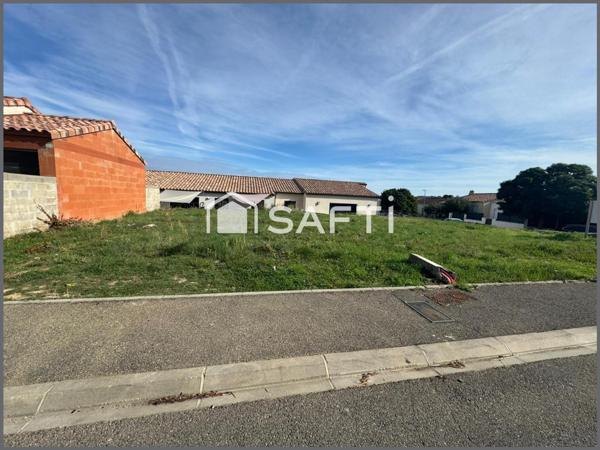 Terrain constructible d'une surface de : 371 m²