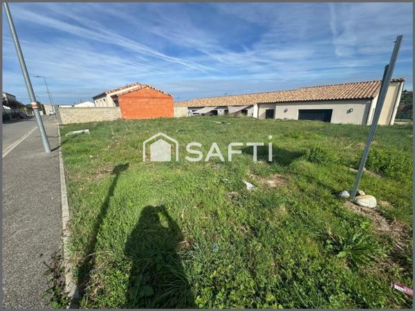 Terrain constructible d'une surface de : 371 m²