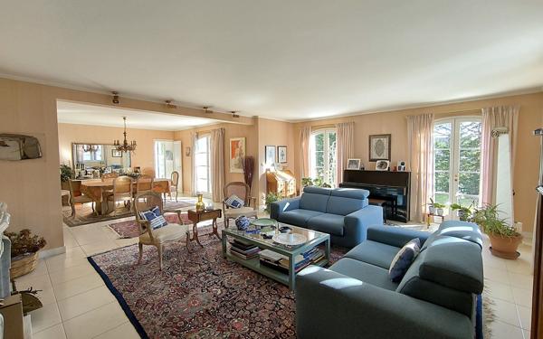 Maison à vendre    5 pièces • 265 m2 Prévessin-Moëns