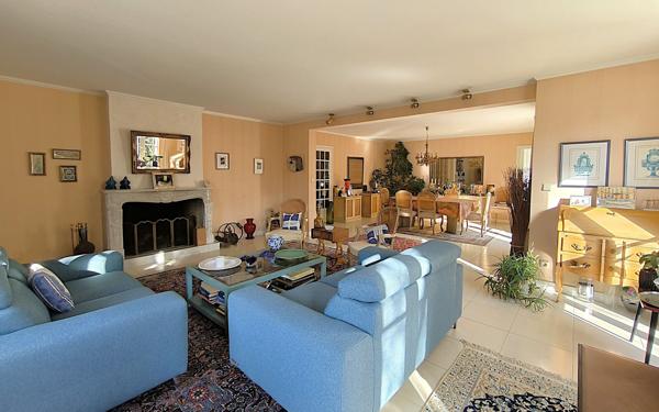 Maison à vendre    5 pièces • 265 m2 Prévessin-Moëns