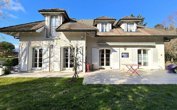 Maison à vendre    5 pièces • 265 m2 Prévessin-Moëns