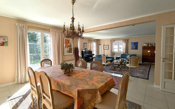 Maison à vendre    5 pièces • 265 m2 Prévessin-Moëns