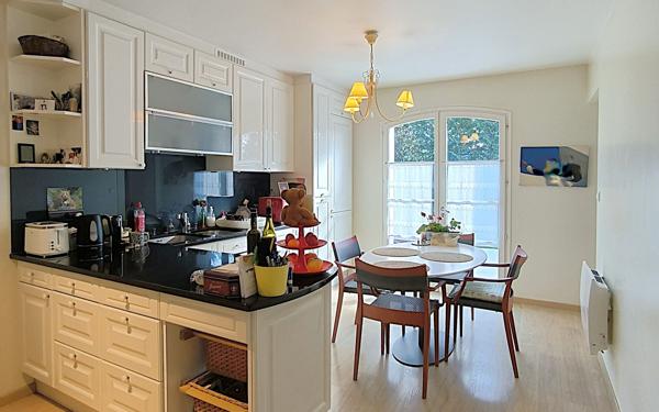 Maison à vendre    5 pièces • 265 m2 Prévessin-Moëns