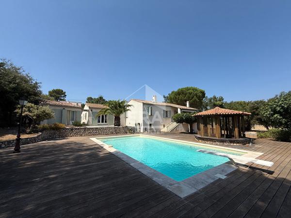 A VENDRE 83470 SAINT MAXIMIN MAISON T5 DE 150M² SUR 5000M² DE TERRAIN DONT 2500M² CONSTRUCTIBLE 2 DEPENDANCES GARAGE PISCINE