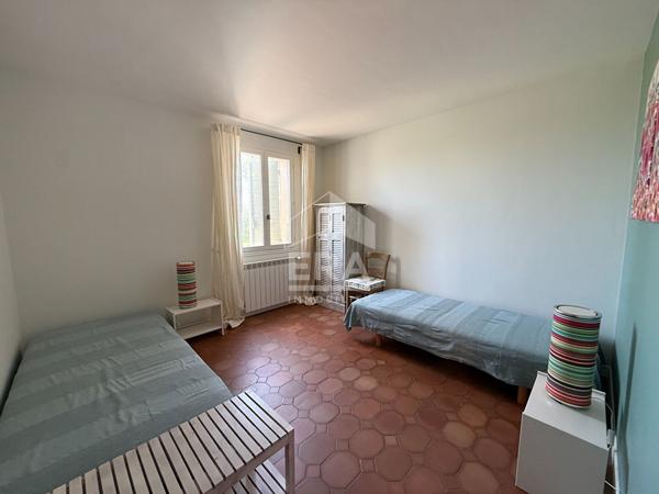 A VENDRE 83470 SAINT MAXIMIN MAISON T5 DE 150M² SUR 5000M² DE TERRAIN DONT 2500M² CONSTRUCTIBLE 2 DEPENDANCES GARAGE PISCINE