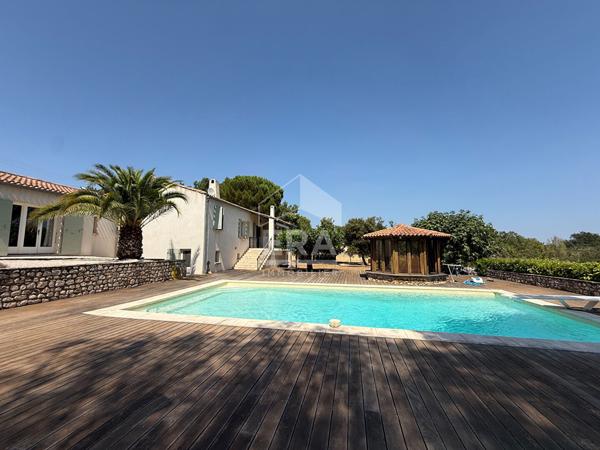 A VENDRE 83470 SAINT MAXIMIN MAISON T5 DE 150M² SUR 5000M² DE TERRAIN DONT 2500M² CONSTRUCTIBLE 2 DEPENDANCES GARAGE PISCINE