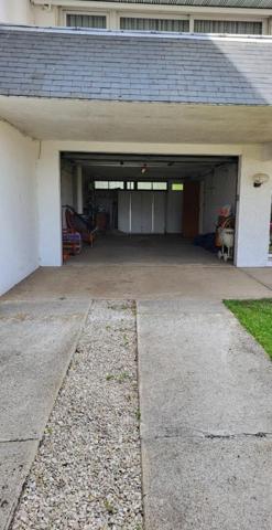 PAVILLON D'ARCHITECTE AVEC JARDIN ET 2 DB GARAGES