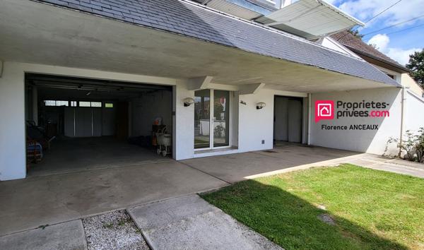 PAVILLON D'ARCHITECTE AVEC JARDIN ET 2 DB GARAGES