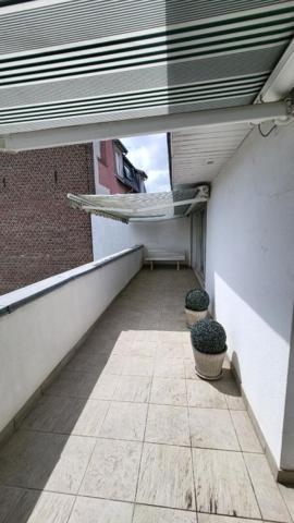 PAVILLON D'ARCHITECTE AVEC JARDIN ET 2 DB GARAGES