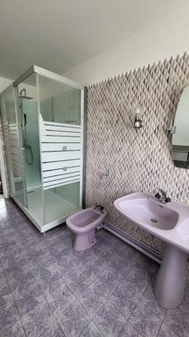 PAVILLON D'ARCHITECTE AVEC JARDIN ET 2 DB GARAGES