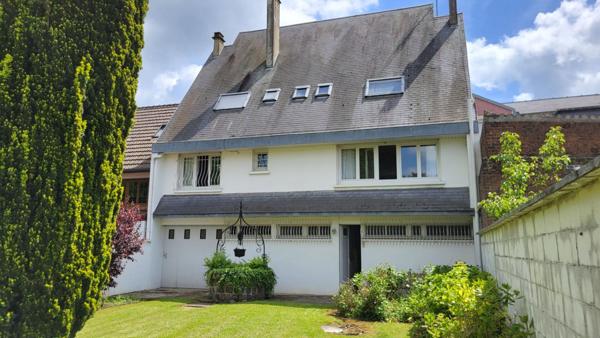 PAVILLON D'ARCHITECTE AVEC JARDIN ET 2 DB GARAGES