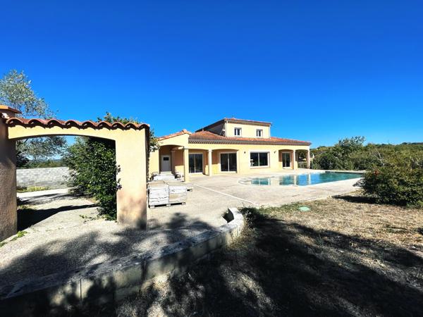 Maison
         6 pièces
        - 200 m² Exclusivité 560 000 € *