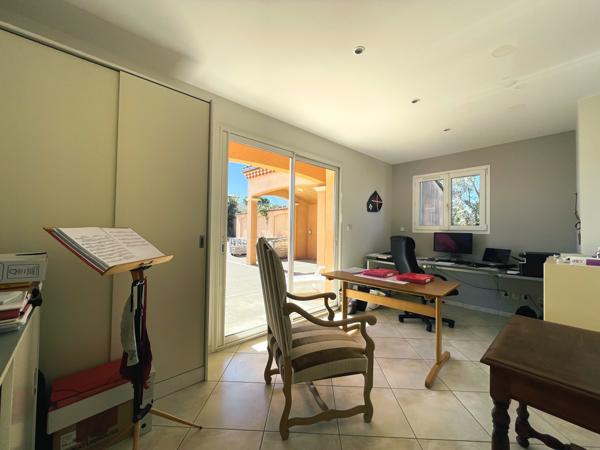 Maison
         6 pièces
        - 200 m² Exclusivité 560 000 € *
