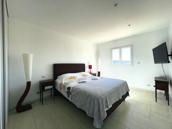 Maison
         6 pièces
        - 200 m² Exclusivité 560 000 € *
