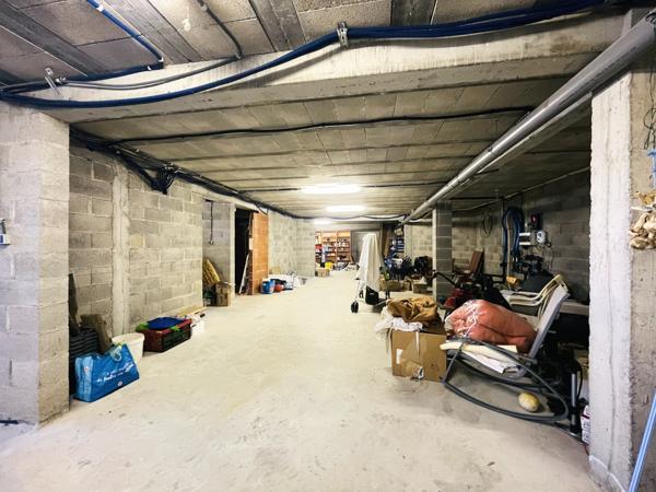 Maison
         6 pièces
        - 200 m² Exclusivité 560 000 € *