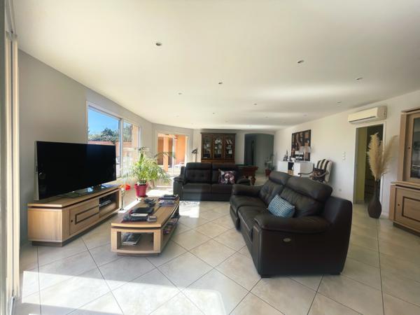 Maison
         6 pièces
        - 200 m² Exclusivité 560 000 € *