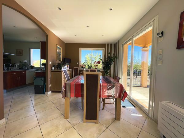Maison
         6 pièces
        - 200 m² Exclusivité 560 000 € *
