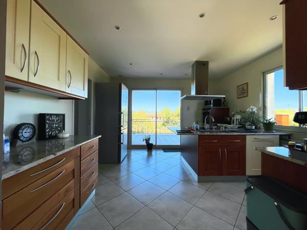 Maison
         6 pièces
        - 200 m² Exclusivité 560 000 € *