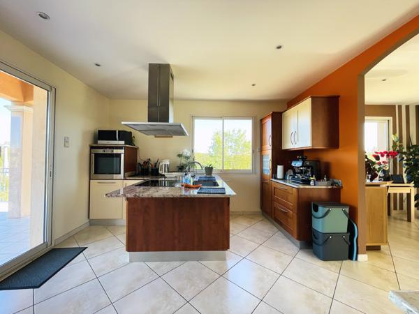 Maison
         6 pièces
        - 200 m² Exclusivité 560 000 € *