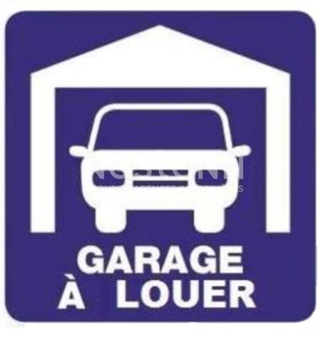 A louer - Parking / box à Plaisir