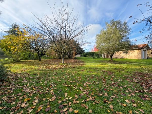 Garage semi-aménagé sur terrain de 1 094 m² GONDRIN (32)