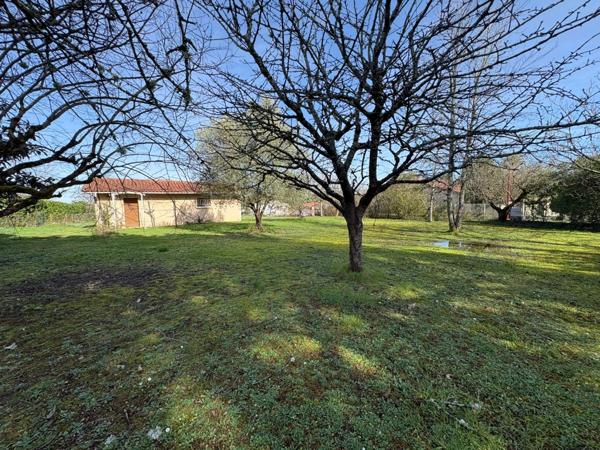 Garage semi-aménagé sur terrain de 1 094 m² GONDRIN (32)