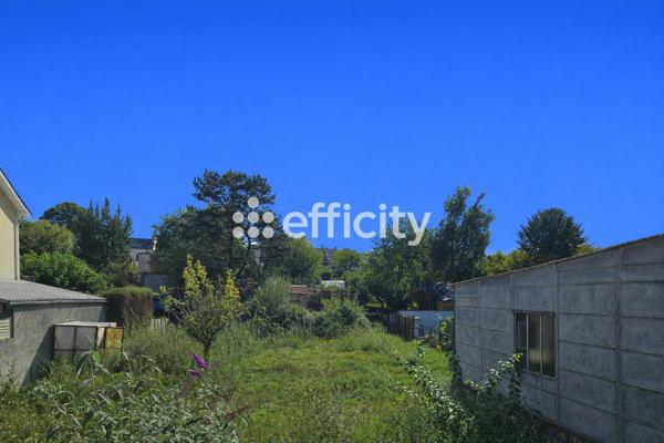 Terrain
        
        - 674 m² 74 900 € *